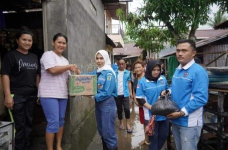 DPD KNPI Bolmong Peduli Kemanusiaan, Feramitha Serahkan Bantuan untuk Korban Banjir di Manado