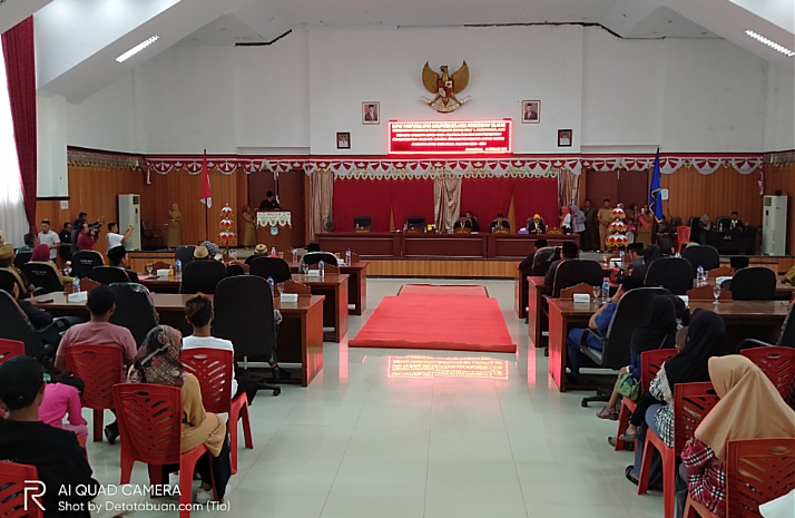 Suasana pelantikan dan pengambilan sumpah kepada Anggota DPRD Juraida.