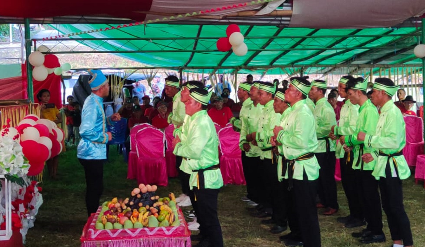 Tarian Masamper yang peragakan oleh masyarat Sangihe.