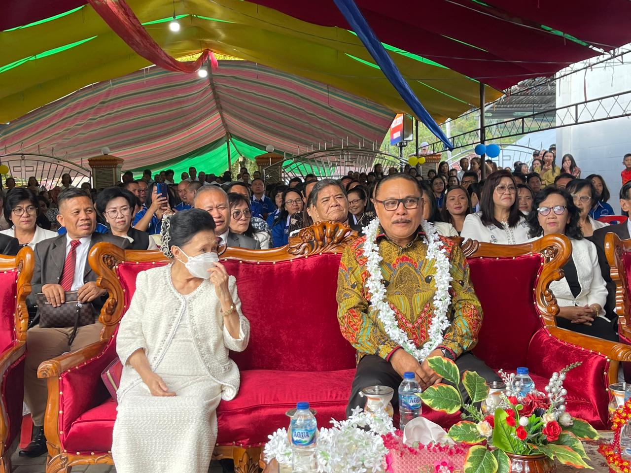 Bupati Ir Limi Mokodompit MM bersama Ketua Majelis Daerah GPDI Sulut Ivonna Awuy - Lantu MTh.