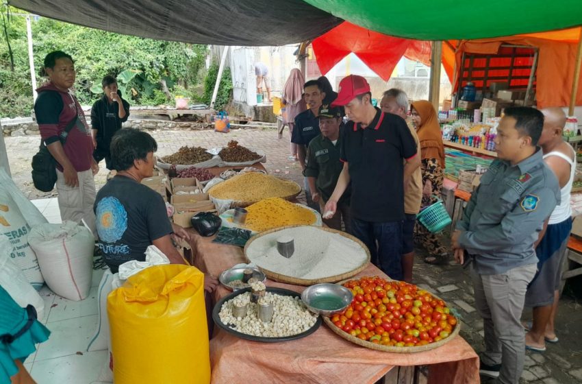  Jelang Ramadhan, Bupati Sidak Harga Sembako di Pasar Momalia