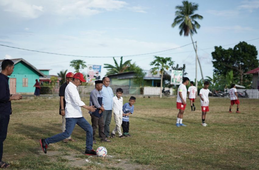  Bupati Iskandar Buka Pertandingan Sepakbola Mini di Momalia II