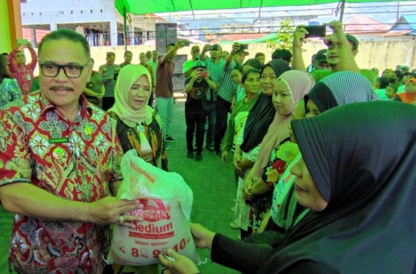  Launching CPP, Bupati Limi Serahkan Bantuan Cadangan Secara Simbolis untuk 19.353 Penerima Manfaat