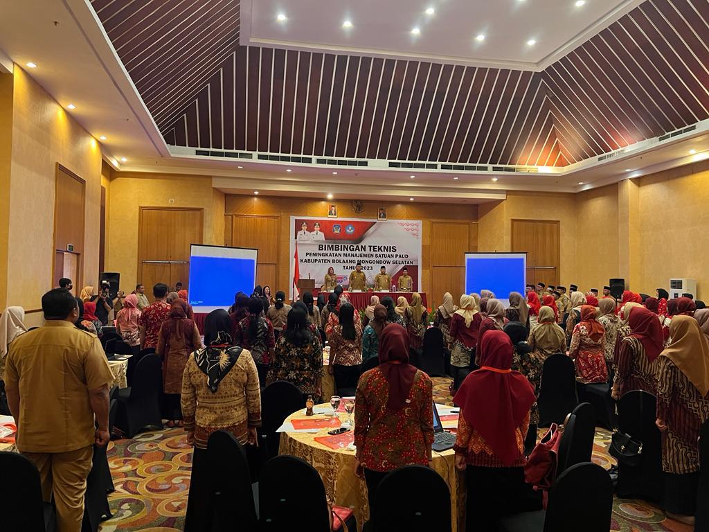 Suasana pembukaan Bimtek di Aston Hotel Manado.