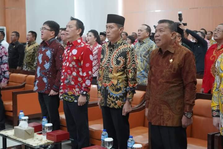 Bupati bersama Kepala Daerah lainnya di Kantor BPK RI Sulut, di Manado.