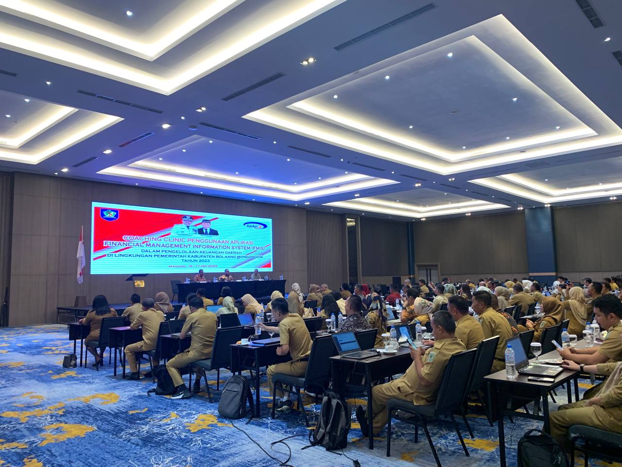 Suasana pelaksanaan Choacing Clinic di Hotel Sentra Manado.