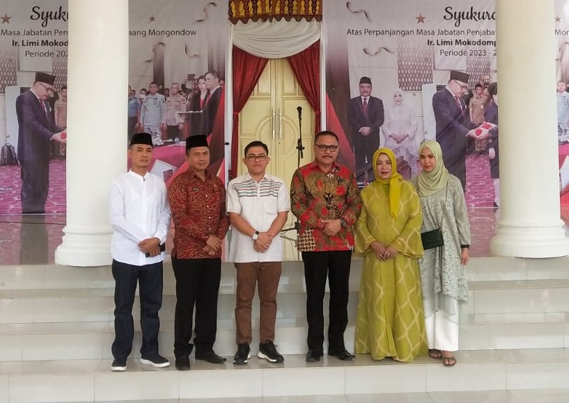 Foto bersama disela-sela doa syukuran di Rudis Bupati Bolmong.