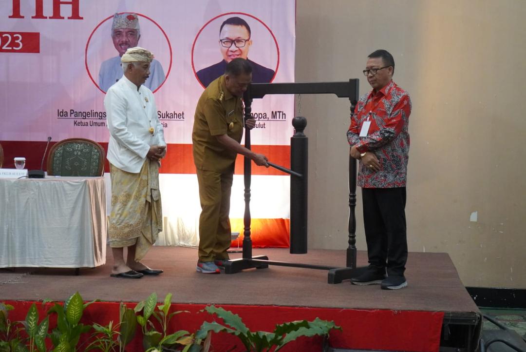 Gubernur Sulut membuka seminar nasional merah putih.