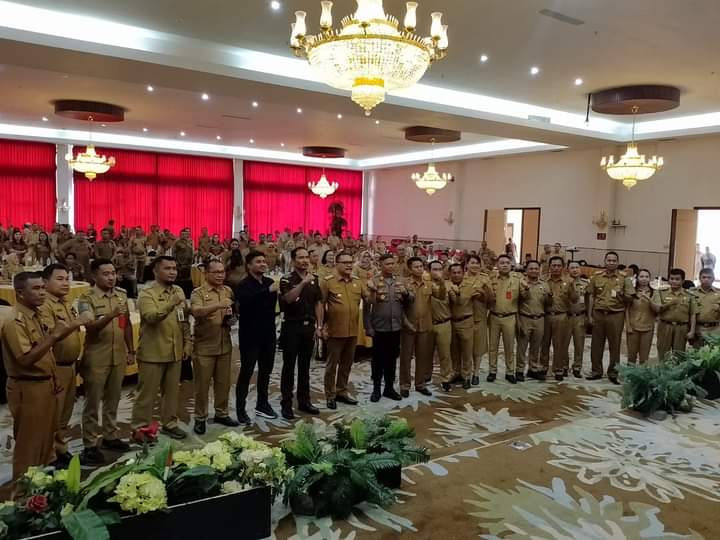 Foto bersama disela-sela pembukaan Rakor APBDes.