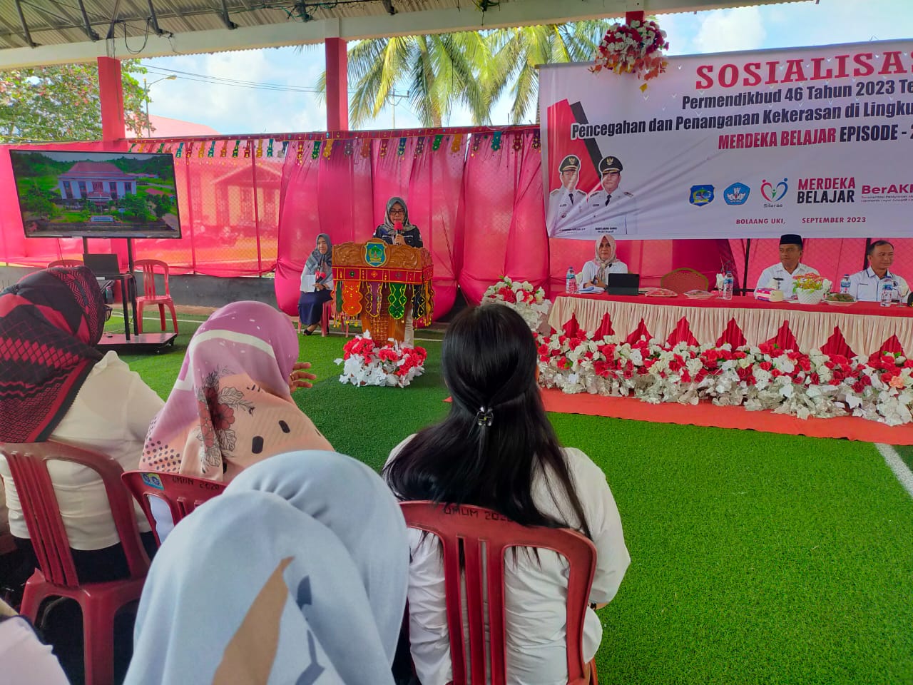 Kadis Dikbud Bolsel Rante Hattani SPd MSi ketika menyampaikan sambutan kegiatan.