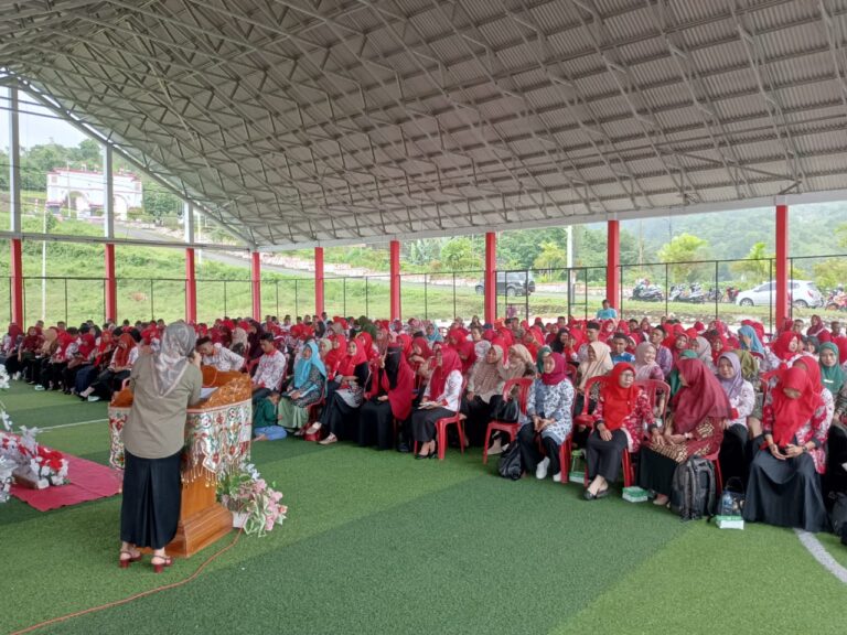 Kadis Disdik Rante Hattani ketika menyampaikan sambutan sekaligus membuka kegiatan workshop.