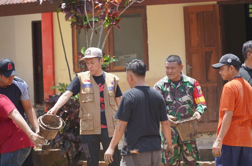  Bukti Kepedulian! Bupati Iskandar Boyong OPD Bersih-Bersih Material Banjir di Pinteng dan Pintim