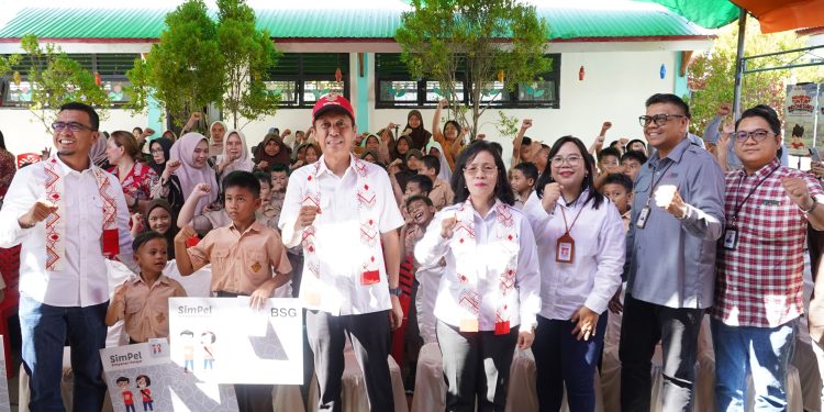  Bupati Iskandar Hadiri Acara OJK Goes To School di SDN 1 Molibagu