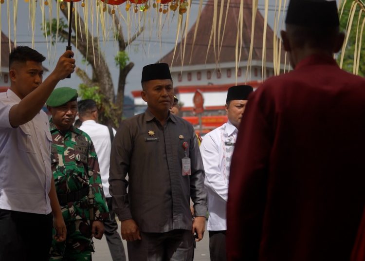  Pjs Bupati Tahlis Gallang Disambut Secara Adat